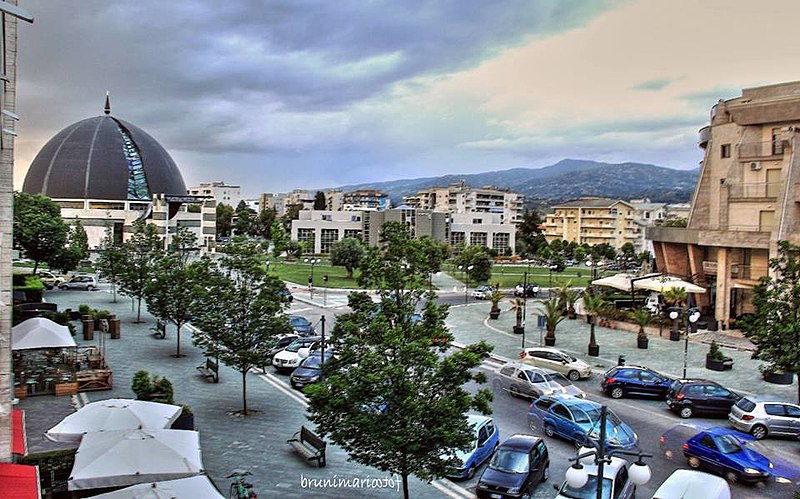 800px-Via_Rossini_Rende-_(CS)